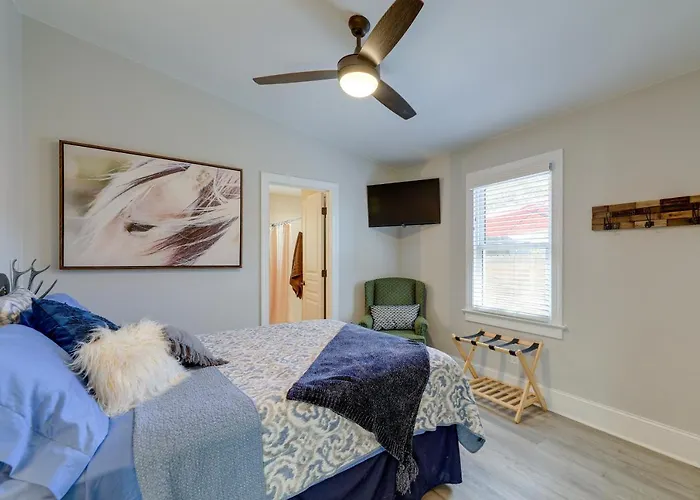 Lovely Morehead City Home W/ Fire Pit & Gas Grill
