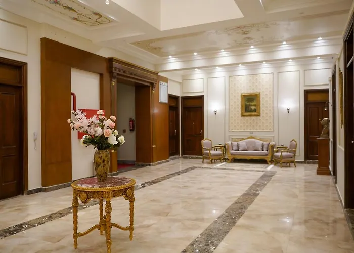 Savoy Hotel Elminya