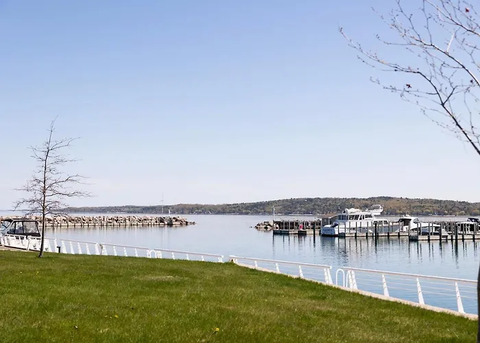Sweet Tart Spot - Cozy Tc Condo - Tart Trail - Balcony - Pets Welcome