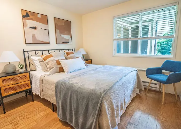 Spacious 2B2B Condo Near Downtown & Microsoft