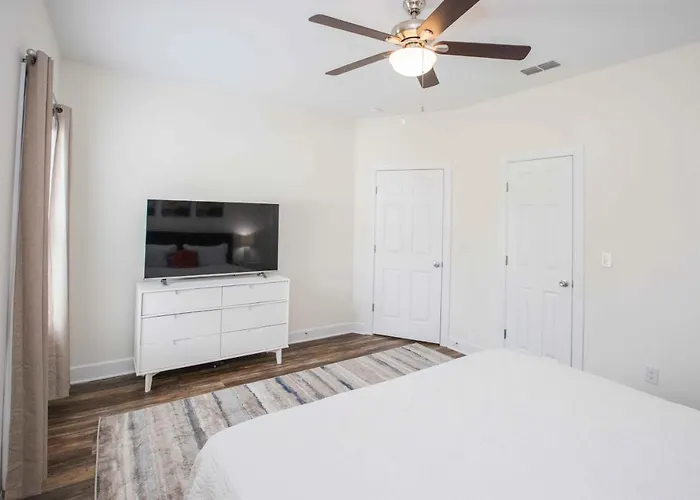 Chic Thomasville Home: Walk To Downtown!