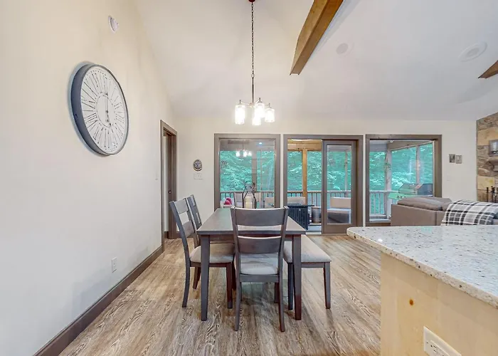 Creekside Getaway