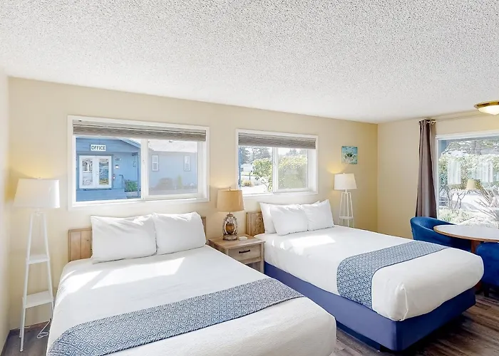 The Lamplighter Inn - Crab Shack And Whale Watching