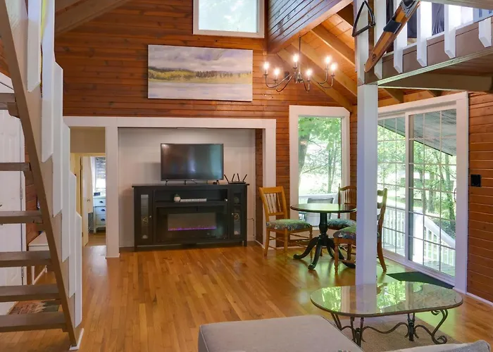 Cozy Tennessee Cabin W/ Deck, Grill & Fire Pit!