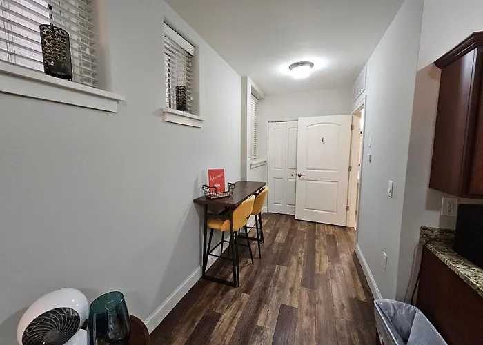 Cozy Studio At The Historic Inman