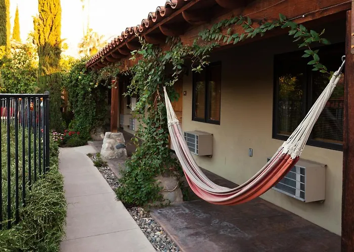 Los Arboles Hotel