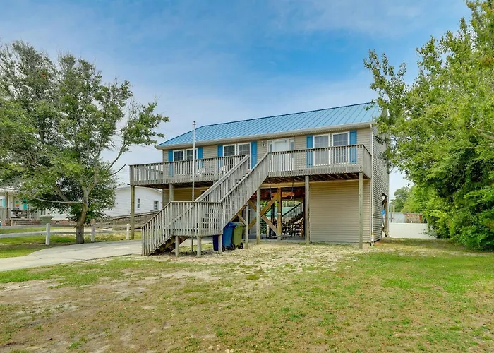 Coastal Emerald Isle Retreat W/ Deck & Grill!