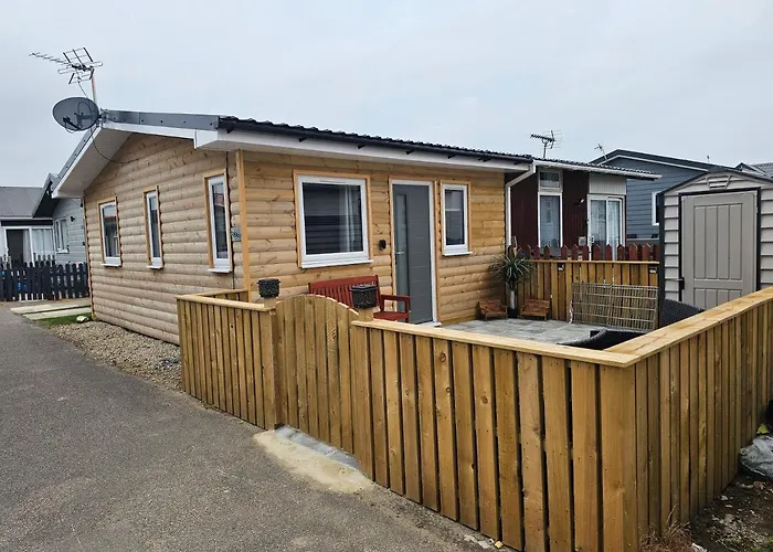 1 Bed Cabin - Sleeps 2 - Pets - 2 Min To Beach