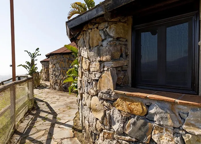 Hotel Selwo Lodge - Animal Park Tickets Included