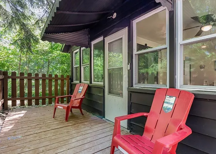 Black Cabin Getaway In Woods I Valpo