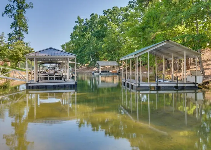 South Carolina Retreat W/ Fireplace & Lake Access!