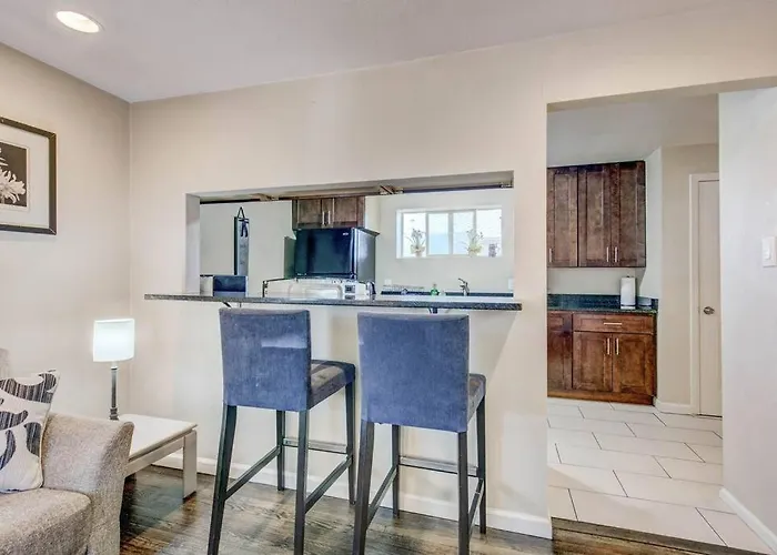 7Min Light Rail Walk - Royal Blue Lakewood Retreat