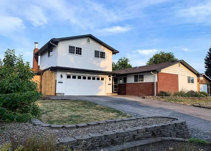 Riverwalk Retreat: Spacious, Hot Tub, Near Autzen