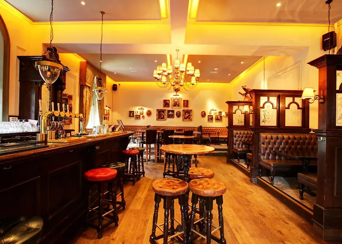 White Hart Hotel & Apartments