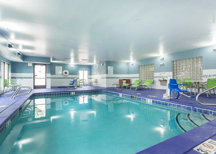 Holiday Inn Express & Suites