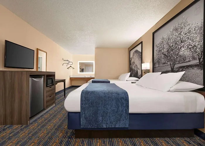 Super 8 By Wyndham Lindsay Olive Tree