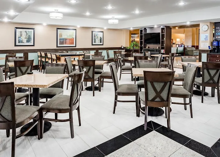 Holiday Inn Express & Suites Canton By Ihg
