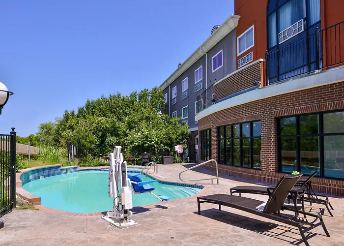 Holiday Inn Express Hotel & Suites Elgin By Ihg