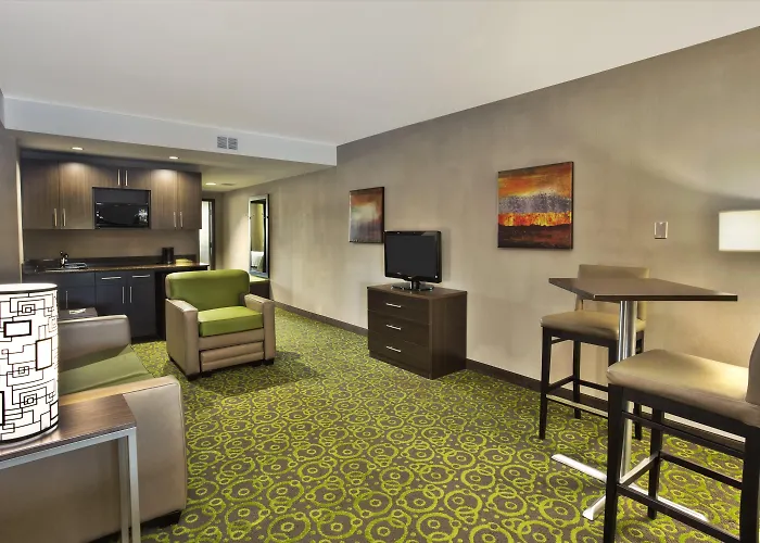 Holiday Inn Express Winnipeg Airport - Polo Park By Ihg