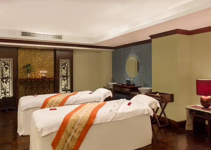 Crowne Plaza Landmark Shenzhen: Border-Close Retreat with Heated Pool