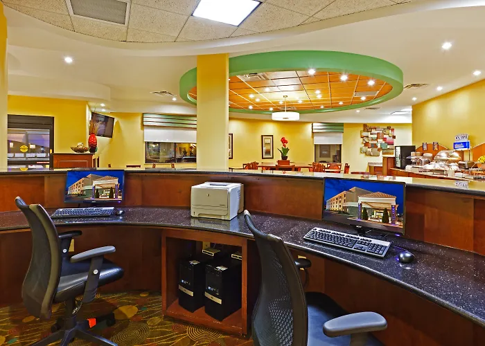 Holiday Inn Express & Suites Greensboro - I-40 Atwendover By Ihg