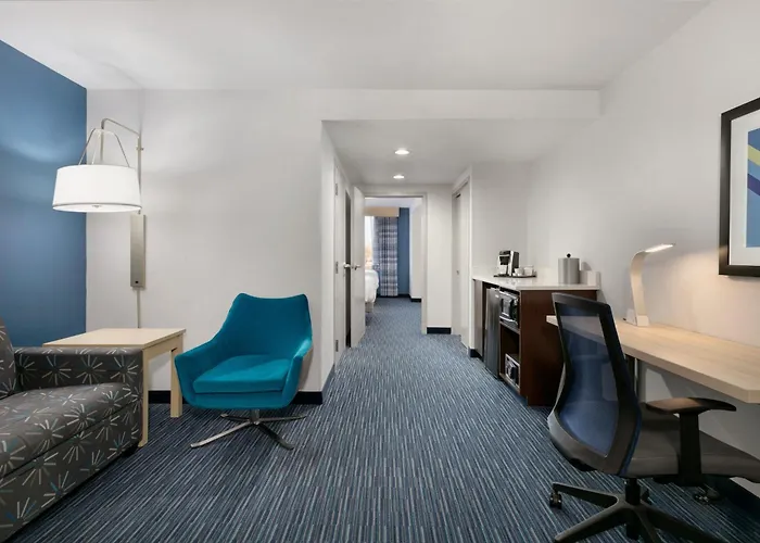 Holiday Inn Express Hotel & Suites Norfolk Airport By Ihg