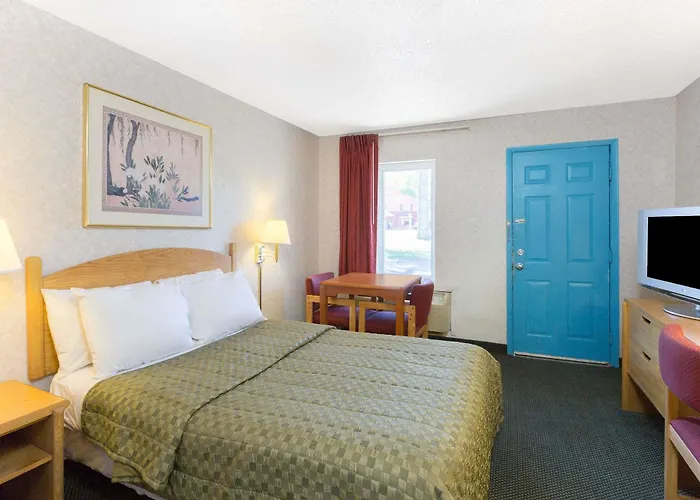 Pocono Night Lodge