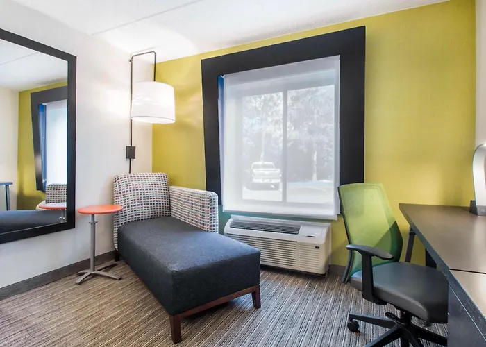 Holiday Inn Express & Suites - Albany Airport - Wolf Road By Ihg