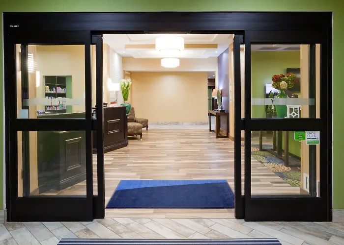 Holiday Inn Express & Suites Davenport, An Ihg Hotel