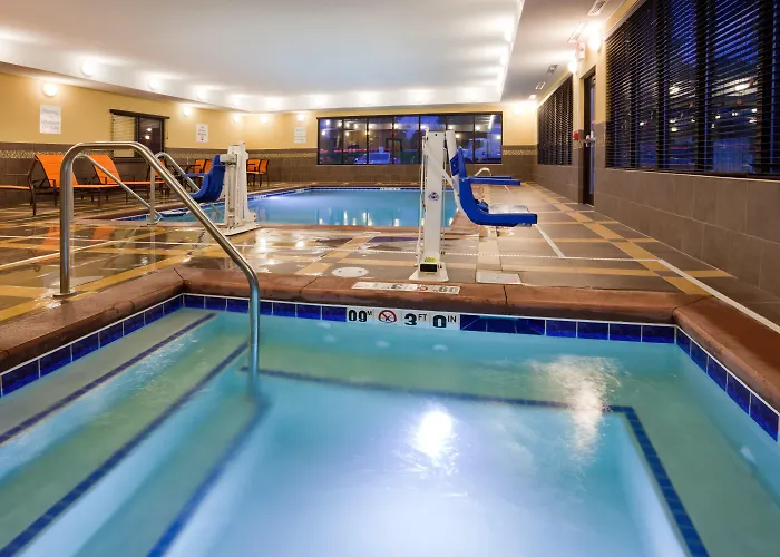 Holiday Inn Express & Suites Davenport, An Ihg Hotel
