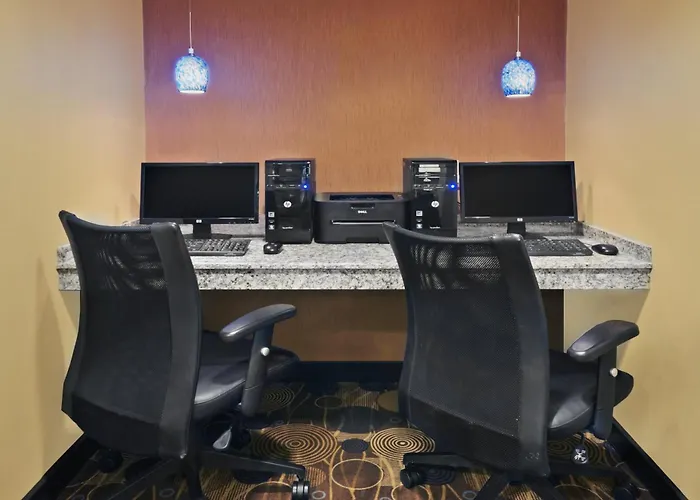 Holiday Inn Express Hotel & Suites Colby By Ihg
