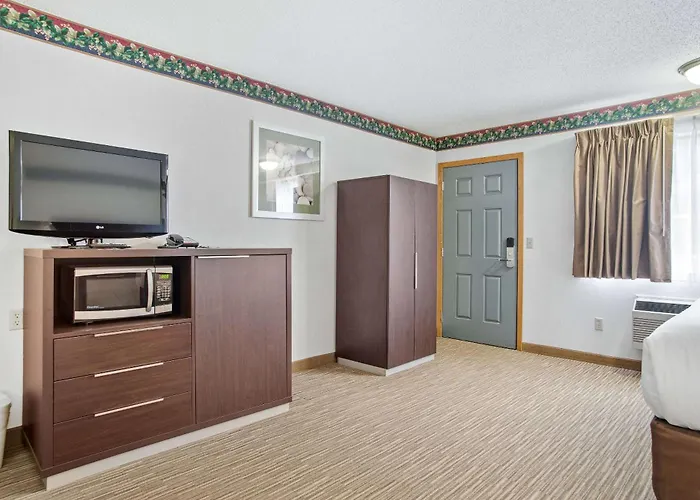 Everspring Inn & Suites