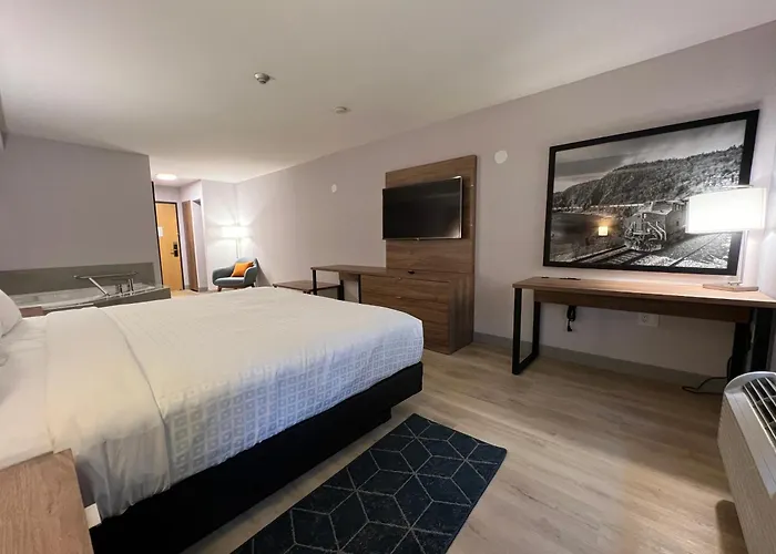 Super 8 By Wyndham Cornwall On