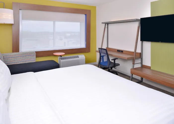 Holiday Inn Express & Suites Madison By Ihg