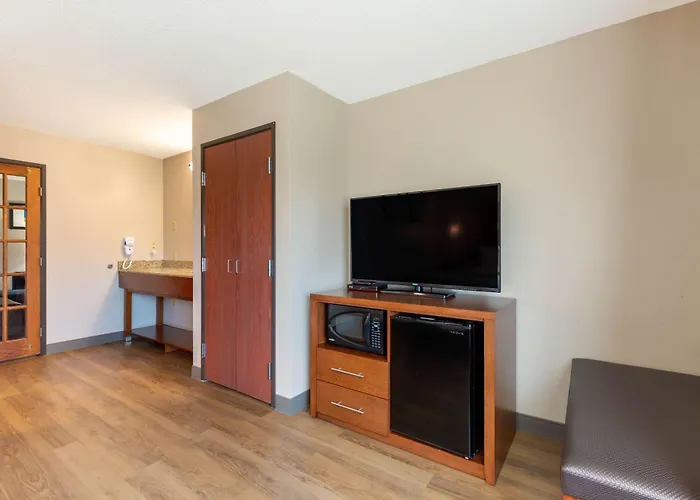 Comfort Inn & Suites Milford