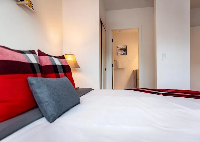 The Shred Shack - Stylish Revelstoke Condo