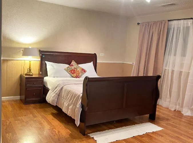 Luxe 3Br, 2Ba + Hot Tub