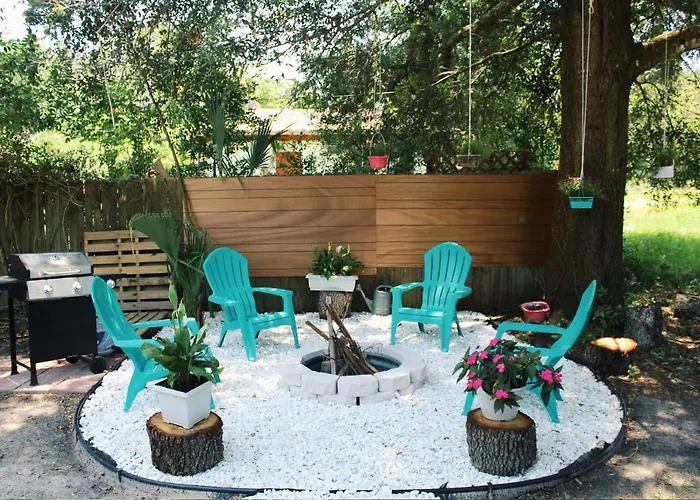 5 Min From Weeki Wachee Park- Fully Fenced 3 Bedroom House