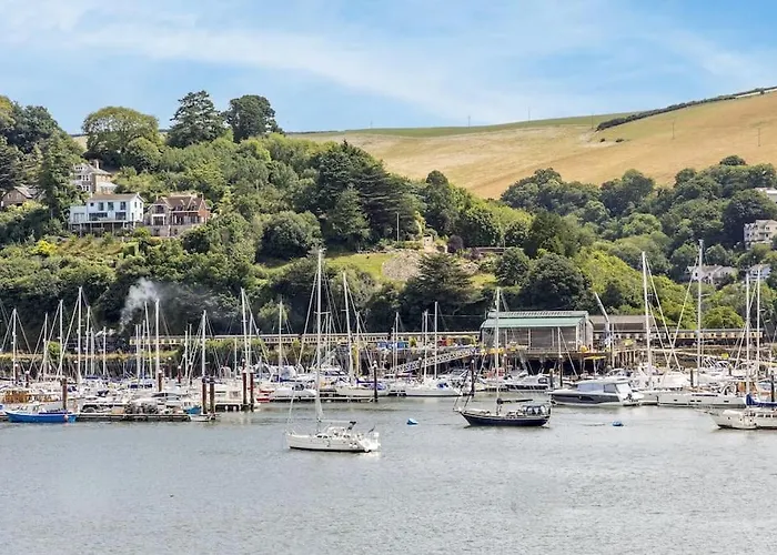 Harbourside 3 - Luxury Riverside Apartment
