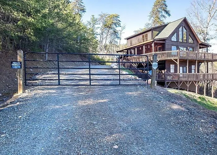 Mistletoe Cabin- Private Cabin W Views, Hottub, Pet Friendly