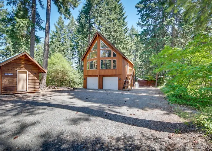 Unwind In Cle Elum: Hot Tub & Cozy Fireplace!