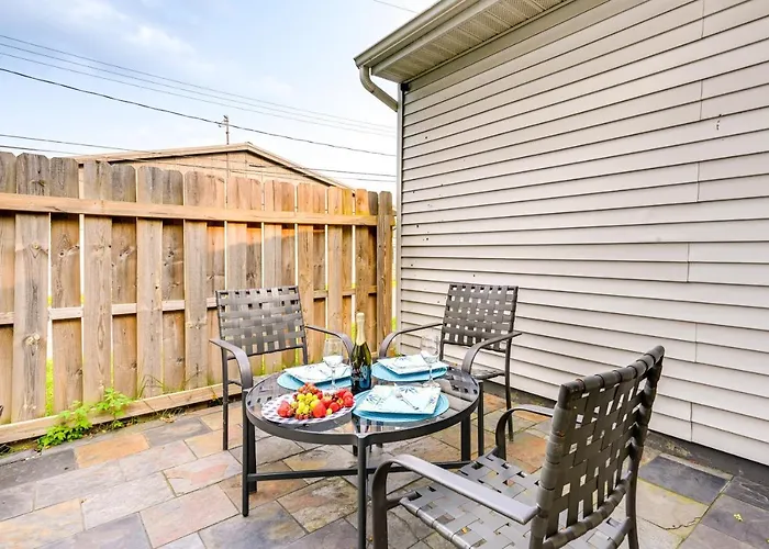 Grand Blanc Rental W/ Gas Grill & Private Yard
