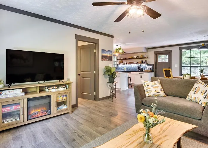 Secluded Mountain Retreat: 30 Mi To Asheville!