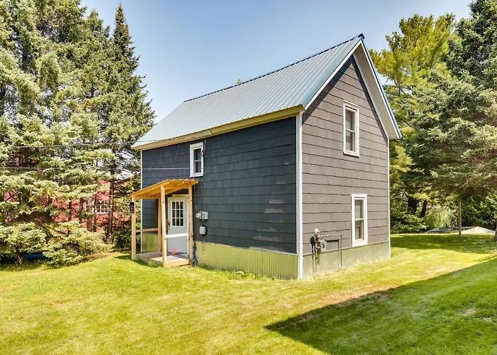Pet-Friendly Michigan Getaway W/ Porch & Kayaks!