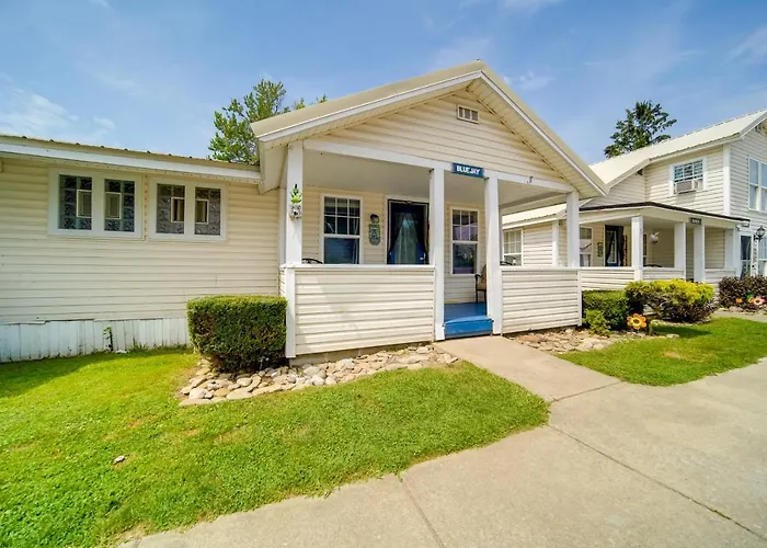 Pet-Friendly Lake Erie Cottage - Walk To The Water