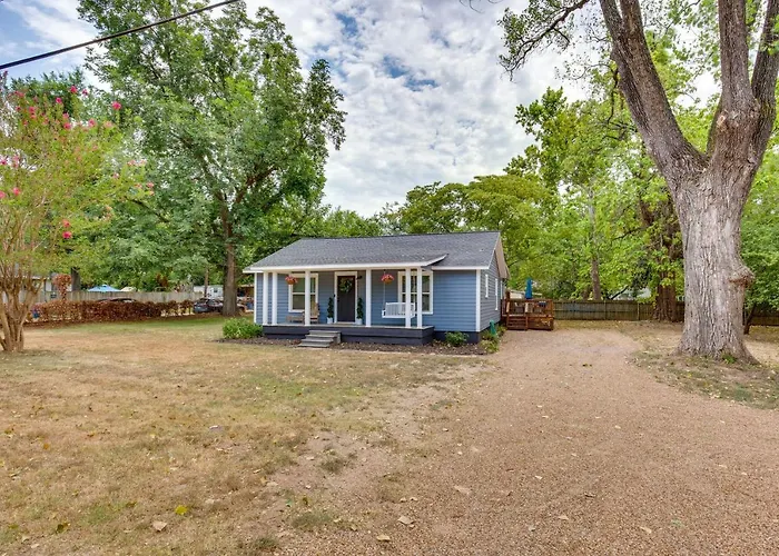 Lindale Vacation Rental W/ Deck & Grill!