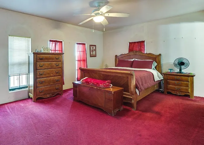 Screened Porch: Remote Harlingen House!