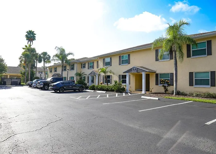 Sunnyside Palms - 2Br, Poolside, 5 Min To Beach