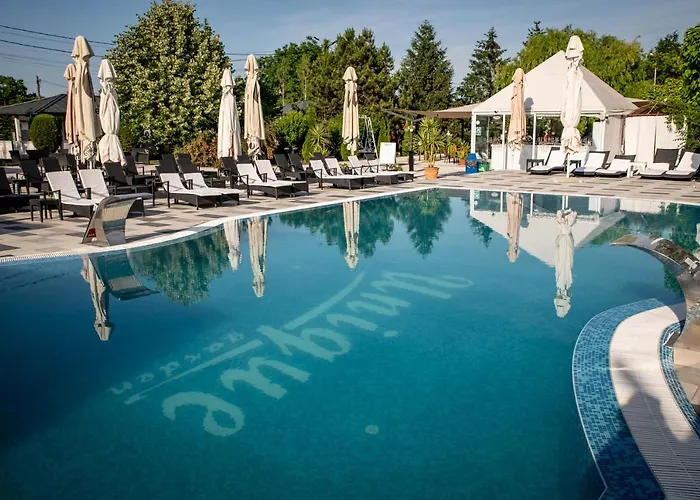Unique Garden Hotel