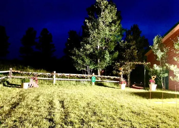 Yellowstone Cattle Baron Ensuite, Private Entrance & Parking - Prairie Rose B&B